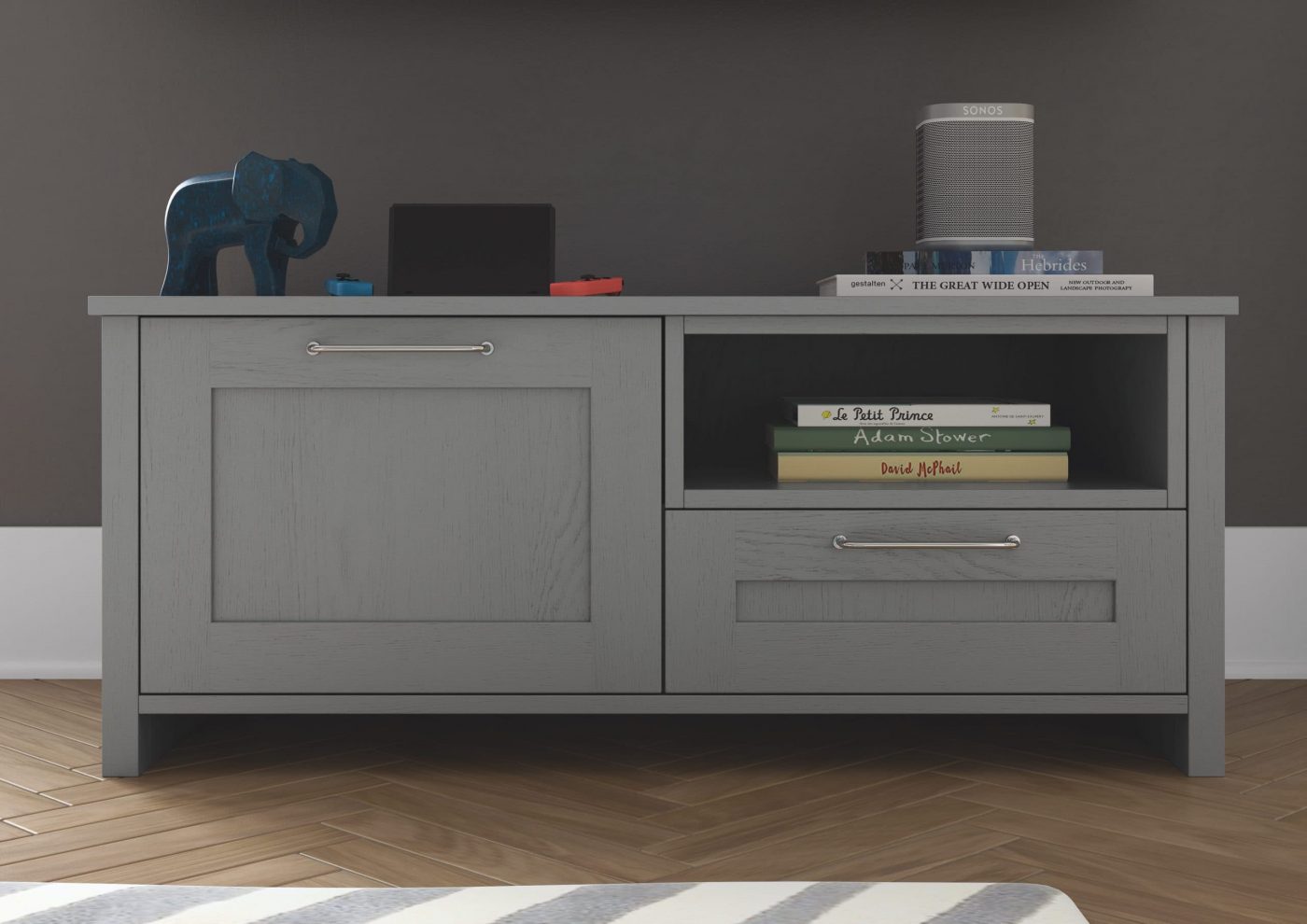 Aldana Pale Yellow and Dust Grey_Cameo 2_CMYK (1)-min